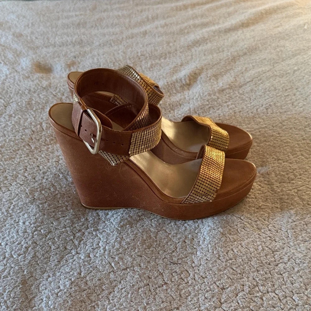 Stuart Weitzman Metallic Gold and Tan Wedges Size 10 - Picture 3 of 13